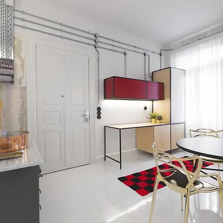 Trilogy Experimental Apartament *